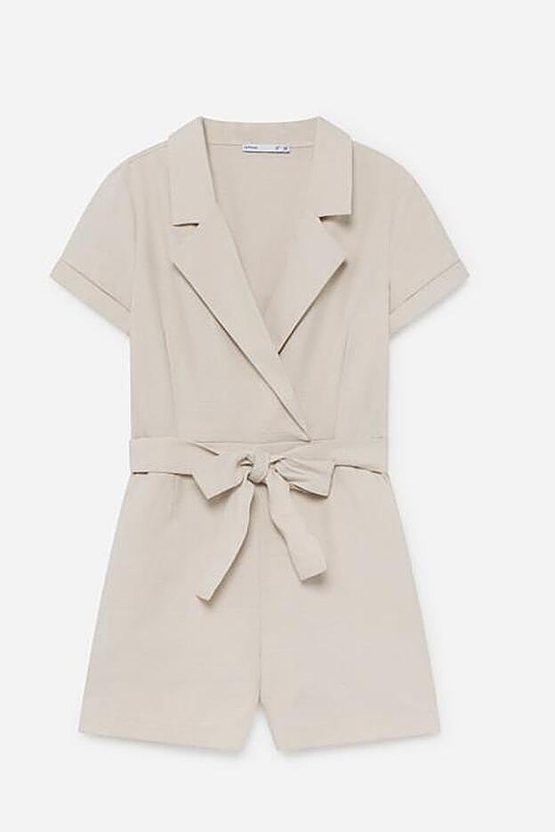 El mono color beis de Lefties favorito de María Pombo.