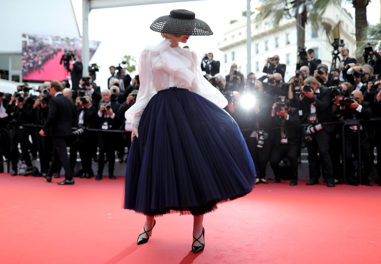 Ni Tarantino, ni Brad Pitt, ni Leo DiCaprio ni la mismísima Margot Robbie: la absoluta protagonista del estreno en Cannes de 'Once upon a time... at Hollywood' no fue otra que Elle Fanning, que brilló como nunca con este look de inspiración 'new look' de Dior.