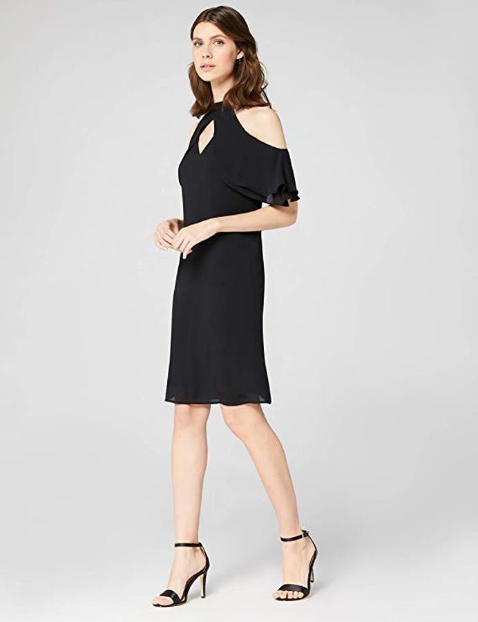 Para las más discretas, este LBD con detalles 'cut out' en los hombros es una apuesta segura que, además, te pe permitirá jugar con los complementos. Cuesta  56 euros en Amazon .