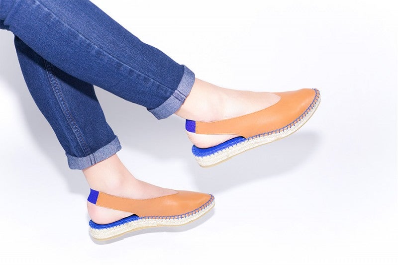 Estas alpargatas planas de Atelier Philippa (95 euros), además de ser comodísimas, te harán unas piernas mucho más largas gracias a su acabado en piel color cuero y su escotado empeine.