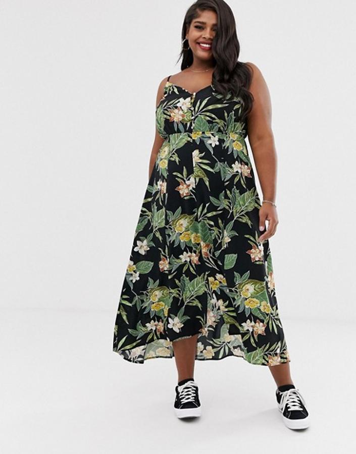 Maxi vestido de estampado tropical de  Asos .  Cuesta 33.49 euros , y está disponible hasta la talla 58.