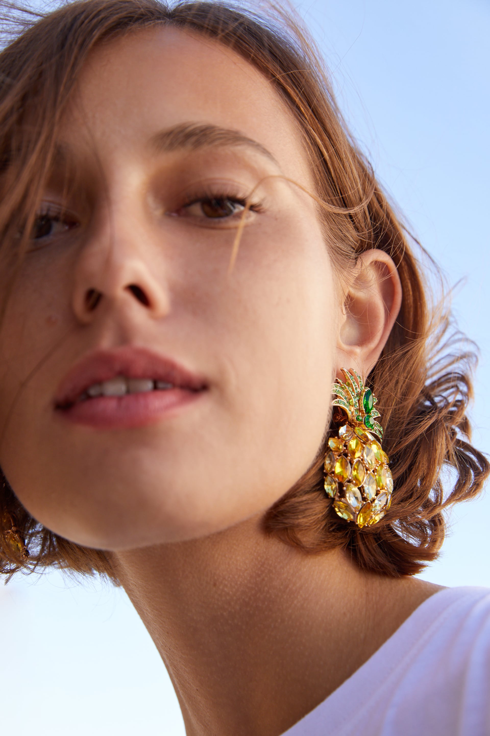 Originales pendientes en forma de piña (12.95 euros en Zara).