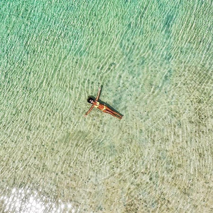 Con esta foto con un favorecedor bikini amarillo que potencia su bronceado caribeño, Lara Álvarez ha celebrado en Instagram su 33 cumpleaños. "Por quinto año consecutivo cumplo años en Honduras y no puedo ser más feliz. Gracias a TODOS por vuestros mensajes, desde aquí os mando toda mi buena energía y agradecimiento. 33... me gustas", ha comentado la presentadora junto a la imagen.