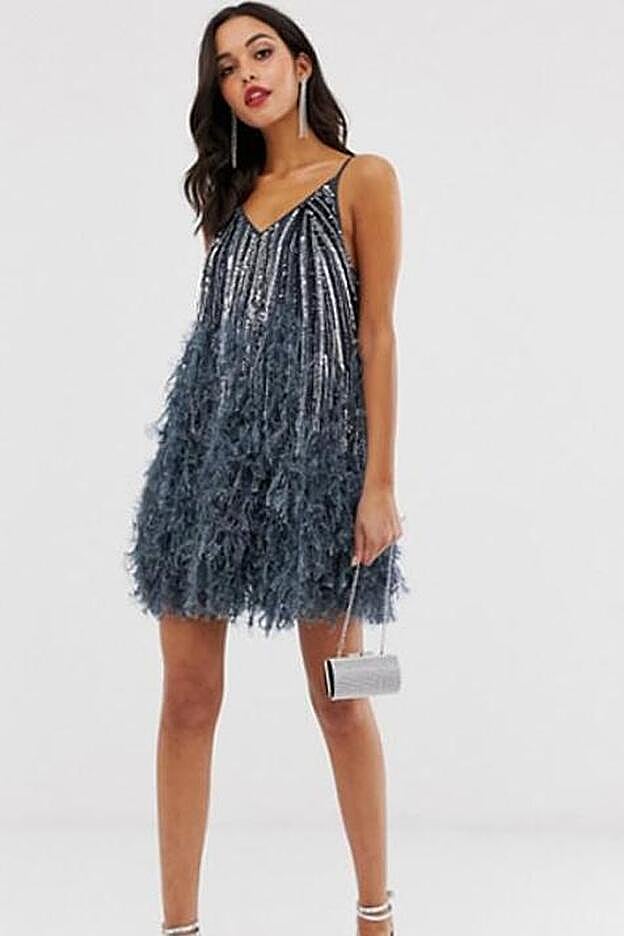 Minivestido de tirantes con lentejuelas y bajo de piel sintética, 165,99 euros.