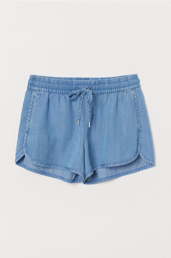 Fluidos y sobre todo, cómodos. Short lyocell de la colección Conscious de H&M. (19,99 euros).