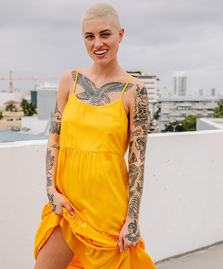 Este  vestido lencero  en satén amarillo de Primark (20 euros) es una de las mejores compras que podrás hacer este verano. ¡Garantizado!