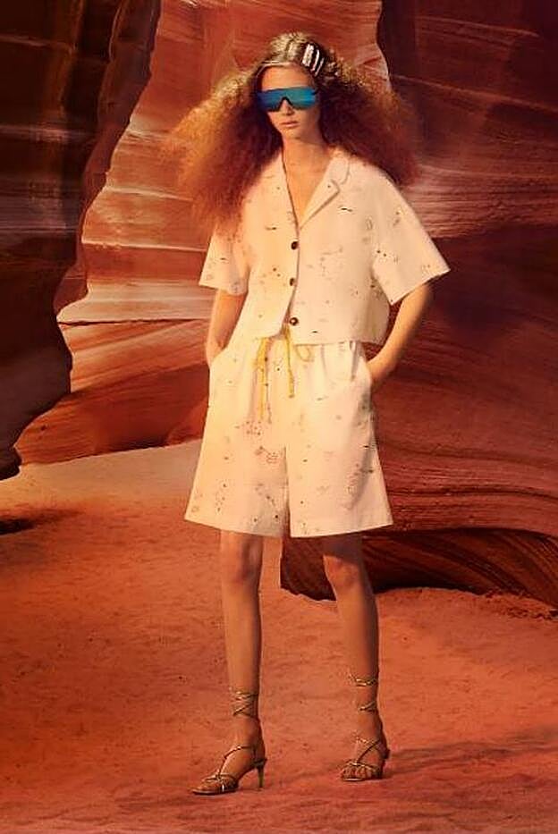 Uno de los looks de la nueva colección de Zara, 'Now becoming then'.