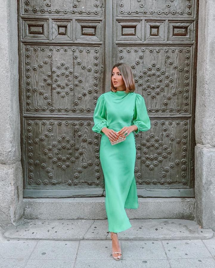 Lovely Pepa compra  en Asos sus looks de fiesta por menos de 120 euros  y este vestido verde con mangas abullonadas es un ejemplo.