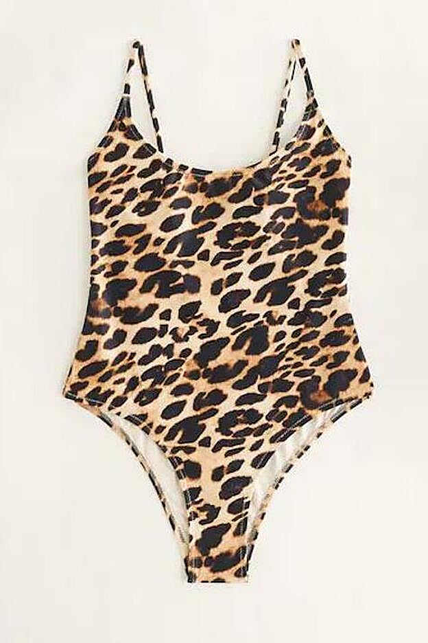 Bañador animal print de Mango con escote redondo y pernera alta. (35,99 euros).