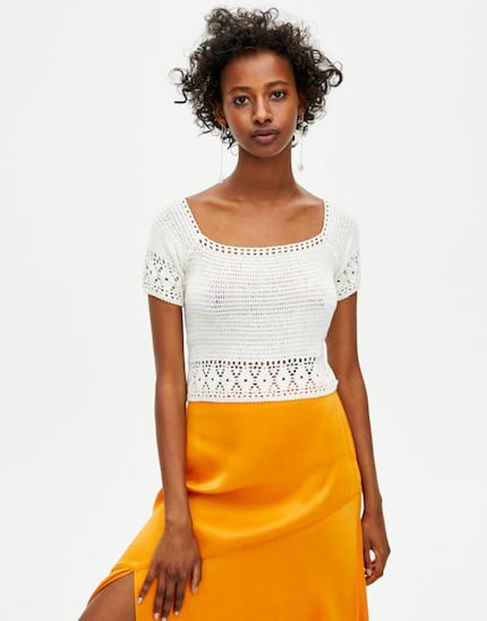 Camiseta crochet con espalda cruzada y manga corta,  15,99 euros .
