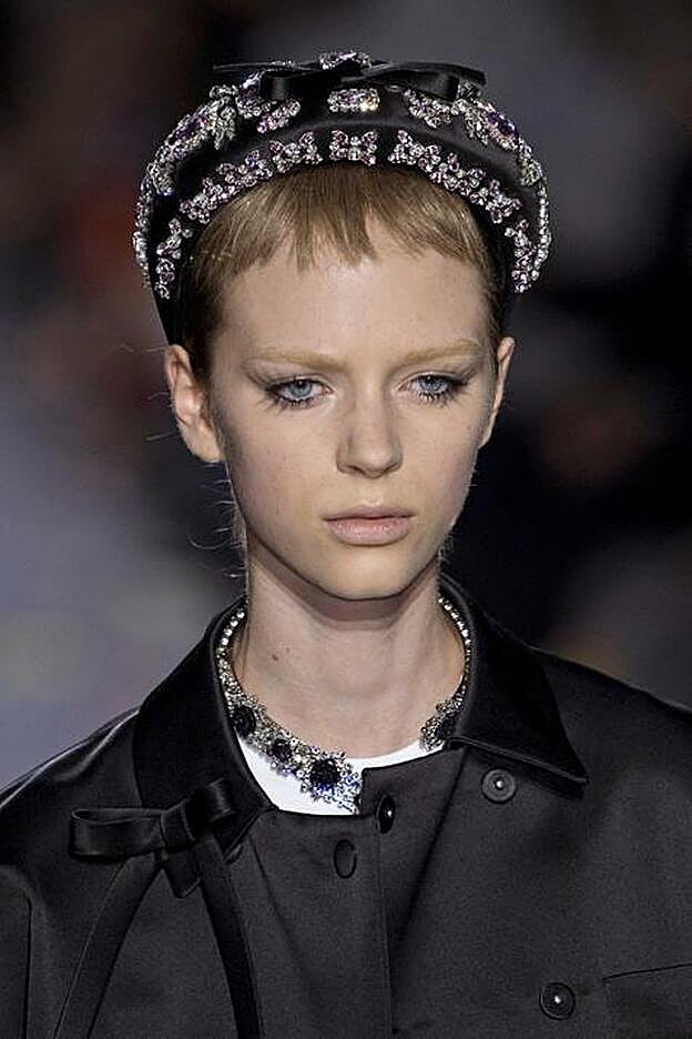 Diadema del desfile de Prada P/V 2019.