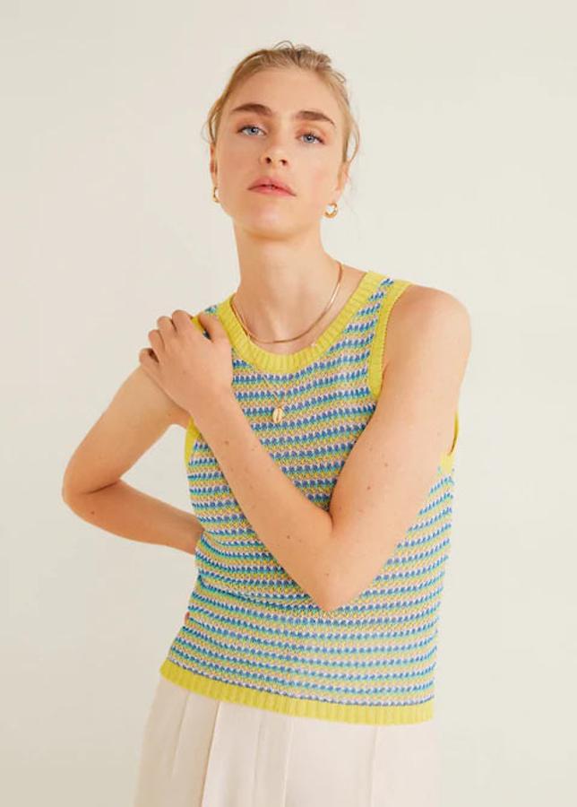 Top de punto con cuello redondo, 25,99 euros.