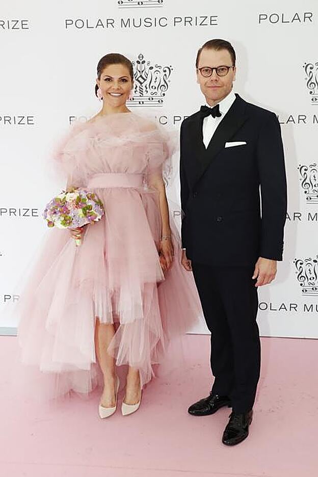 Victoria de Suecia acudió a la gala junto a su marido.