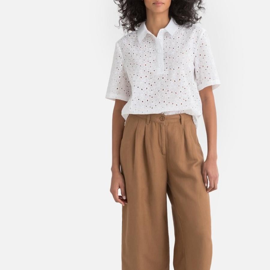 Camisa con bordado inglés en color blanco, 20,99 euros.