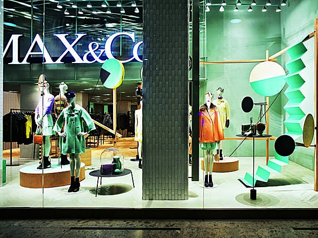 Boutique de la firma Max & Co en Milán. Ambas diseñadas por el tándem Ciszak Dalmas.