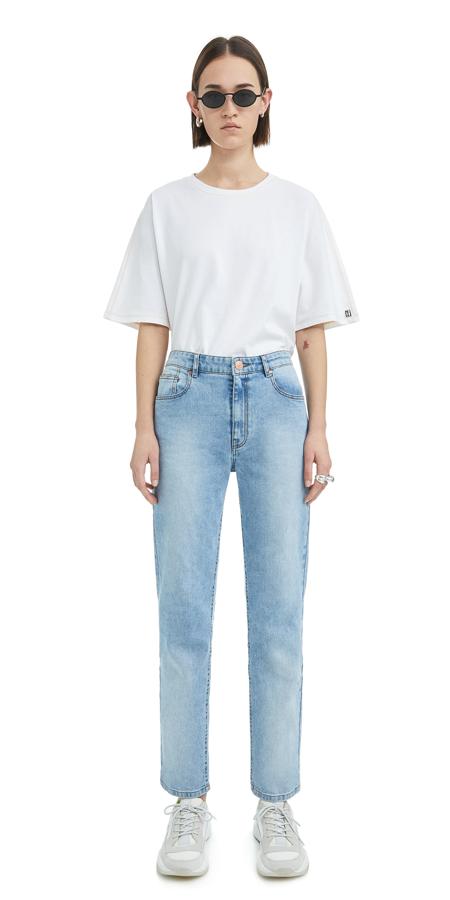 Estos pantalones rectos estilo 'mom fit' pasan de 95 a 57 euros en las rebajas de verano de Bimba y Lola.