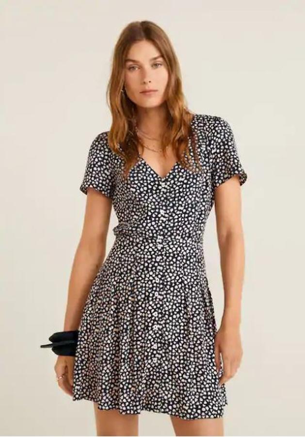 En Mango apuestan por este estampado noventero de margaritas. Cuesta 19,99 euros.