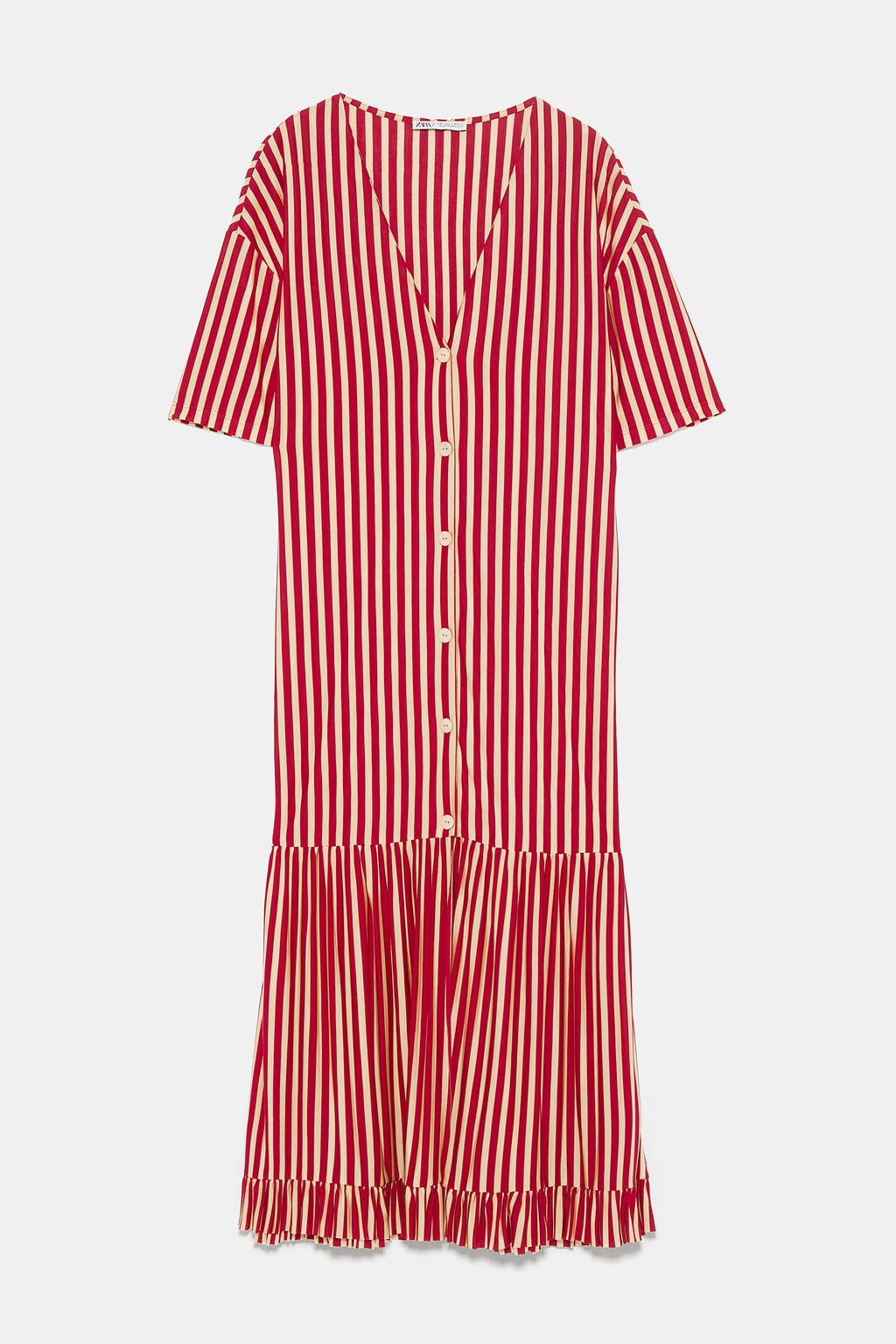 Vestido camisero de rayas en tono rojo y blanco con botones y bajo de volantes. (22,95 euros).