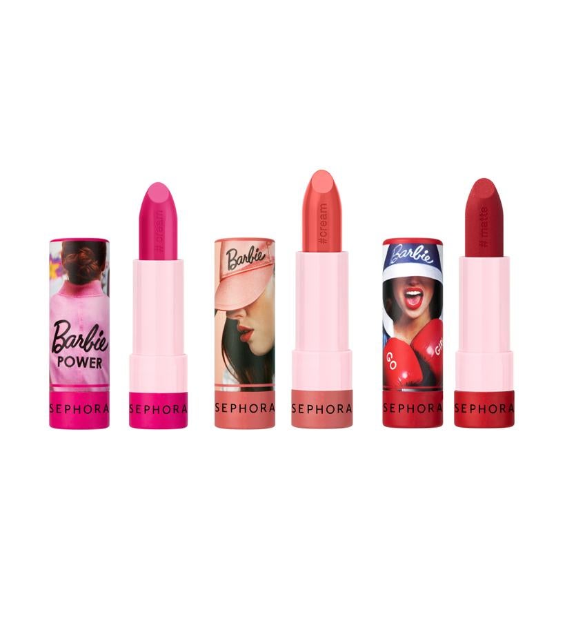 En versión mate, metálica o satinada, hay ocho tonos para elegir, cada uno con un packaging exclusivo en los colores de la actitud Power Girl Barbie.  Barras de labios #LIPSTORIES  (8,99 €/u).