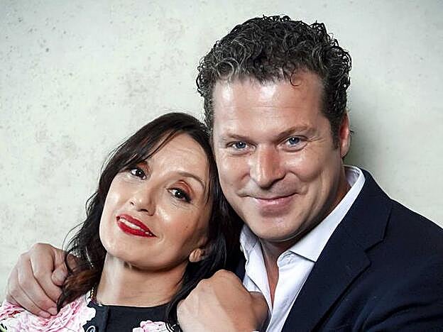 Luz Casal junto a Jota Abril.