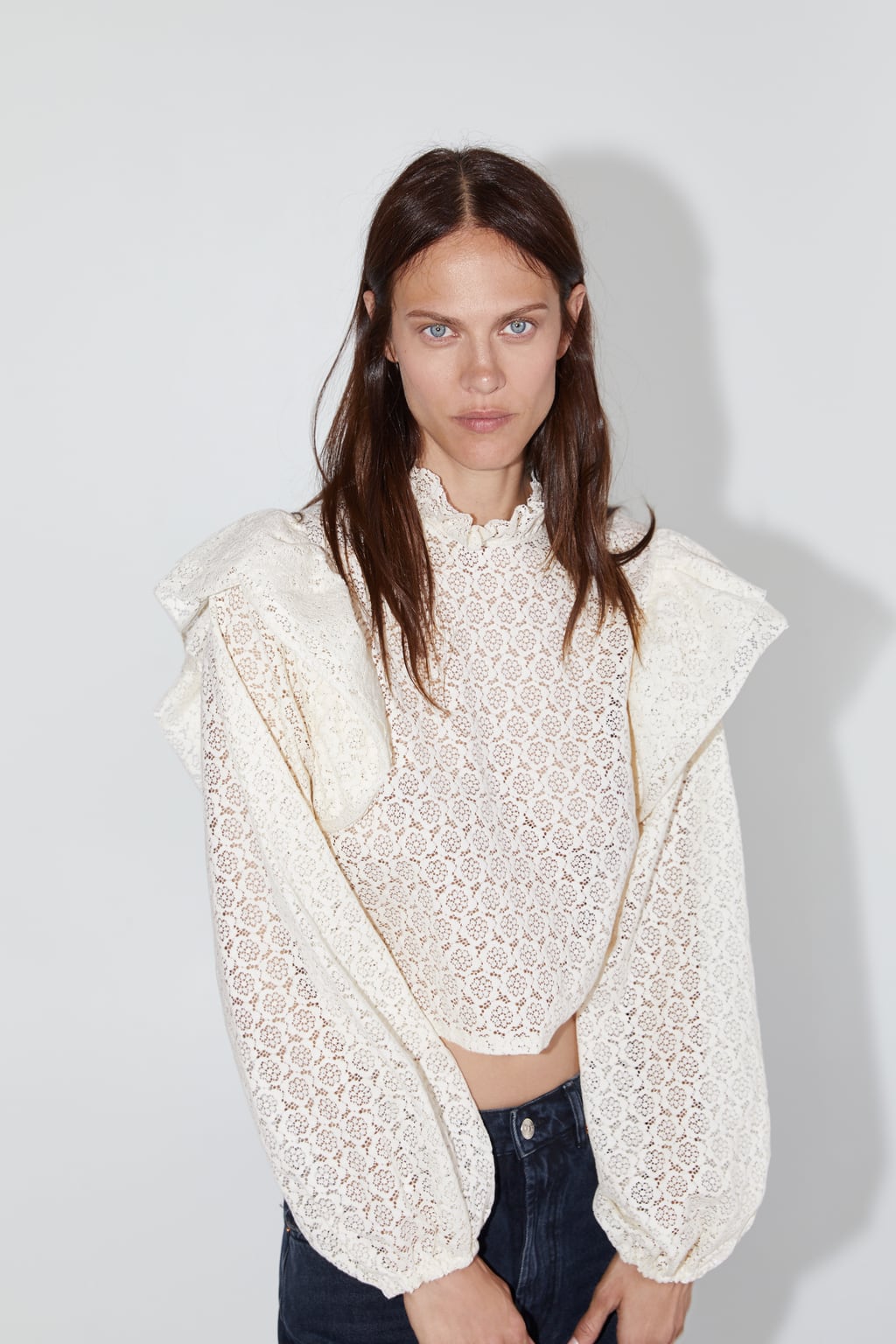 Cuerpo de manga larga y abollonada y aplicación de volantes: 29,95 euros en Zara.