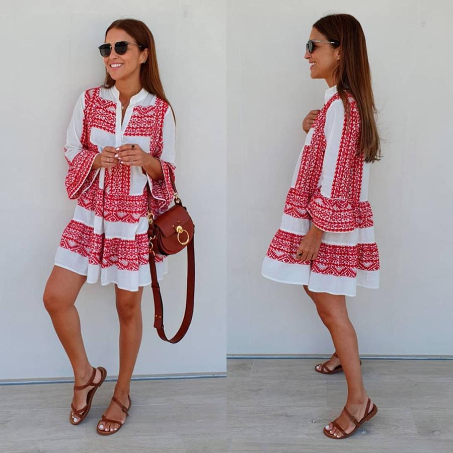 Este mini  vestido de Capriche, firma que puso de moda Cristina Pedroche , nos ha encantado por lo cómodo y fresquito que parece. Paula Echevarría prefirió combinarlo con complementos marrones consiguiendo un look ideal para el verano.