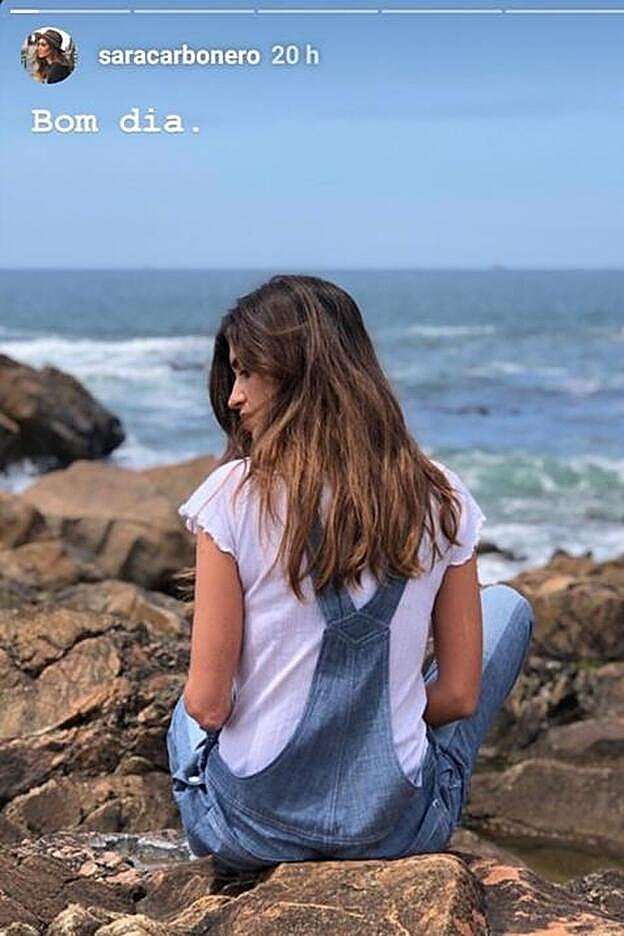 Sara Carbonero ha lucido este original peto vaquero en una de sus recientes publicaciones de Instagram.