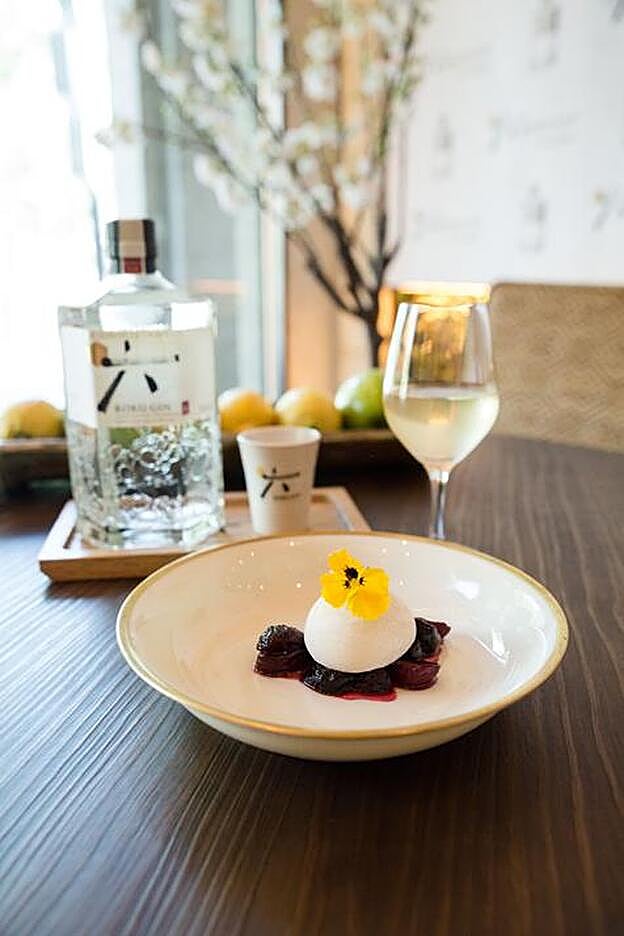 Mochi de almendras, cerezas del Jerte y FLOR DE SAKURA