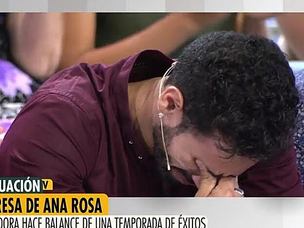 Asraf completamente desconsolado llorando por la presión de su relación con Chabelita