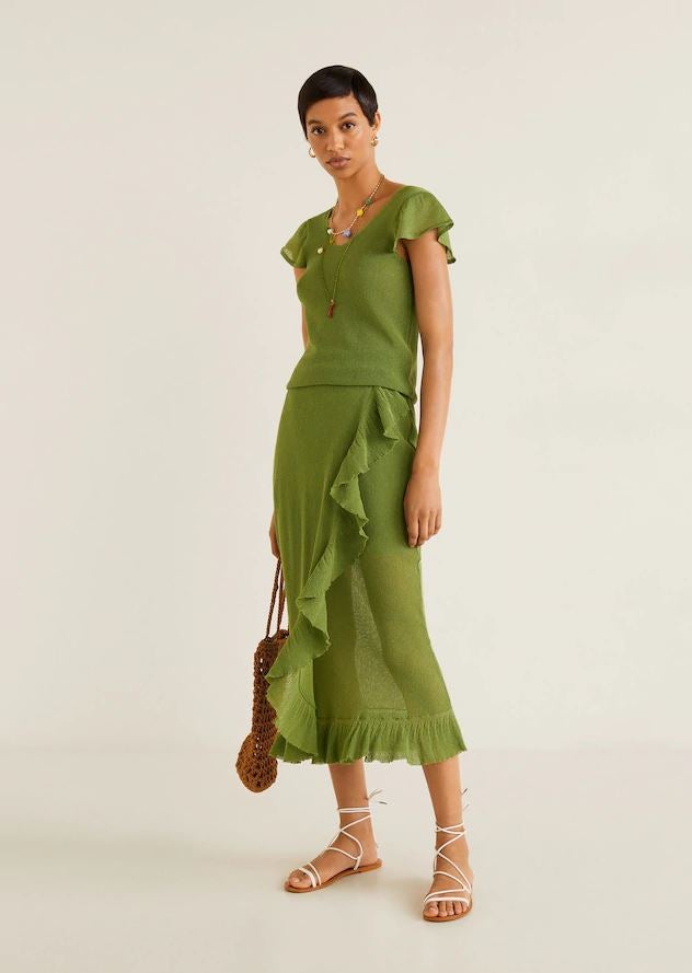 Falda pareo con detalle de volantes en verde hierba de las rebajas de Mango (pasa de 35.99 a 25.99 euros).