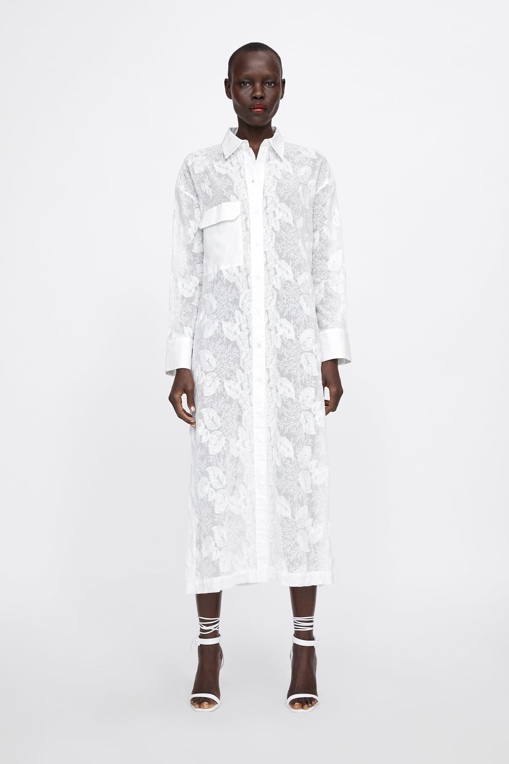 Túnica bordada con bolsillos y botones: 25,99 euros en Zara.