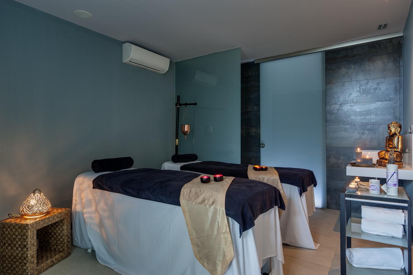 Ya que estás de vacaciones, qué mejor que regalarte una experiencia como las que proponen en el área U-Wellness, que demás de una buena carta de masajes cuenta con sauna finlandesa, hamman, ducha sensaciones y ducha cubo.