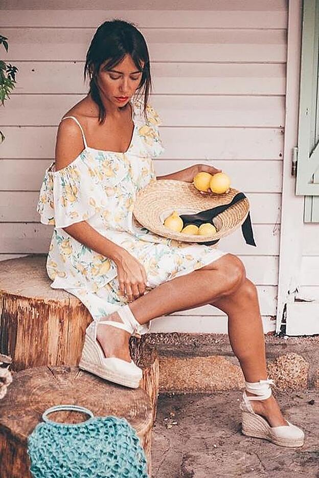 La influencer Sheila Conde ha elegido este vestido de H&M que, además de fabricarse hasta la talla 50, también es perfecto para embarazadas.