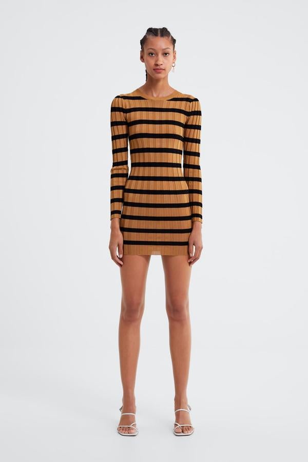 Vestido de Zara mini de rayas por 15,99 euros.