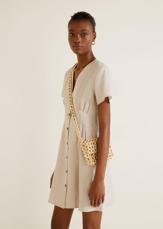 Vestido de lino acampanado con escote en pico y detalle de pinzas.