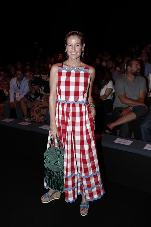 Fiona Ferrer apoyó a Custo Barcelonay su colección con este vestido de cuadros banco y rojo.