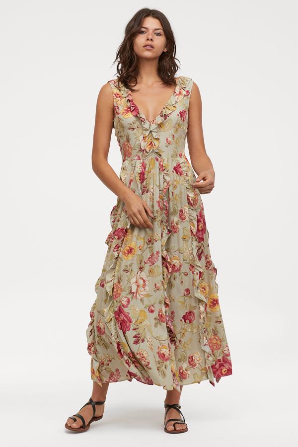 Si lo que quieres es un vestido bonito, pero muy, muy barato para tu próxima boda, este con estampado de flores de H&M es un auténtico chollo: está rebajado de 39.99 a 19.99 euros.