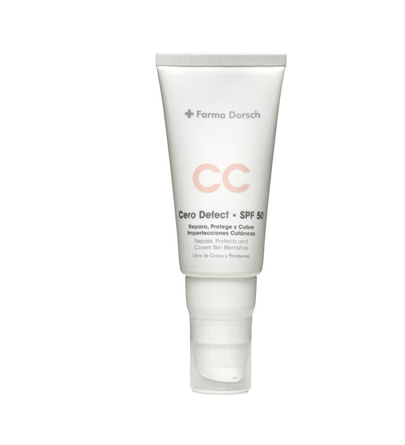 Sus activos reparan, cubren e igualan el tono de la piel, disminuyendo las manchas y marcas de rostro, ya sean causadas por la edad, el sol, cuperosis o acné. Aporta un color natural y luminosidad al rostro con una cobertura instantánea de larga duración, ofrece una protección solar alta, hidrata la piel y le proporciona antioxidantes y controla los brillos y el exceso de grasa.  CC Cero Defect SPF 50 de Fridda Dorsch  (39 €).
