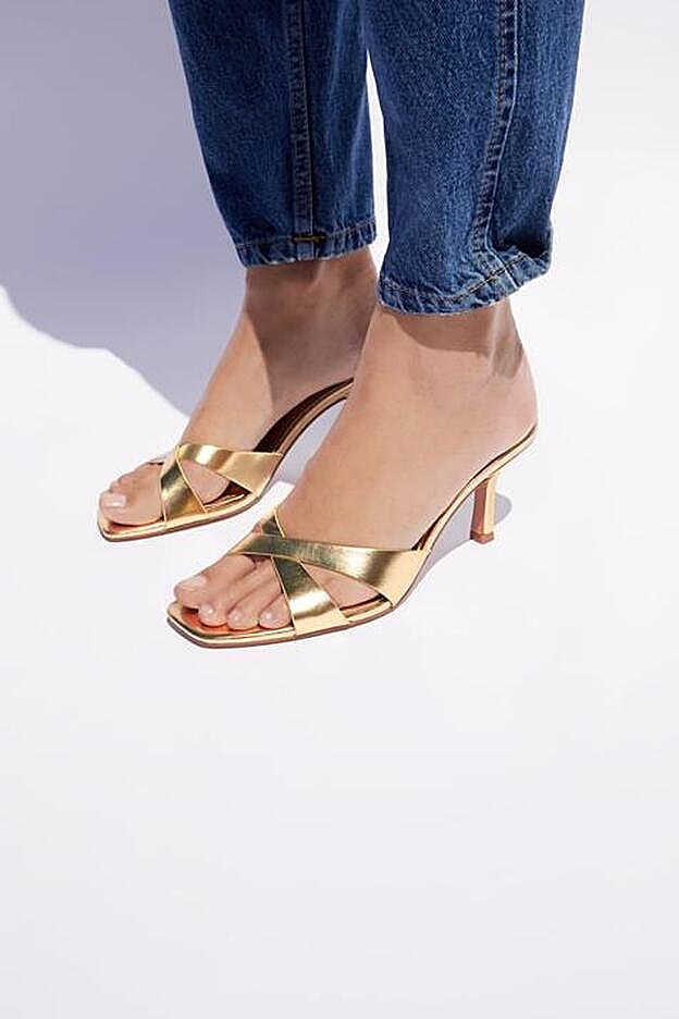 Estos son los mules de Zara que ha escogido Paula Echevarría.