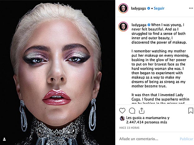Esta es una de las primeras imágenes de Lady Gaga maquillada con sus propios productos de maquillaje.