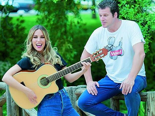 Jota Abril y Edurne durante la entrevista.