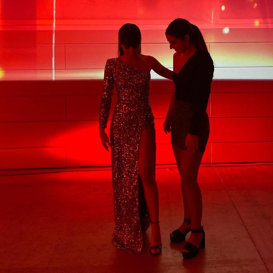 Aitana deslumbró este vestido de lentejuelas de Rocío Osorno en una gala de premios.