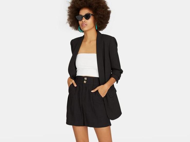 Fotos: Estos shorts de las rebajas de Stradivarius hacen más delgada (y cuestan menos de 10€)