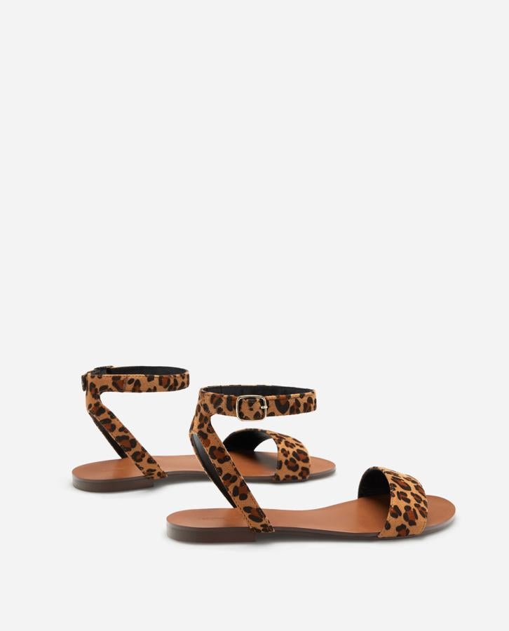 El animal print sigue presente y estas sandalias de Lefties cuestan 7,99 euros.