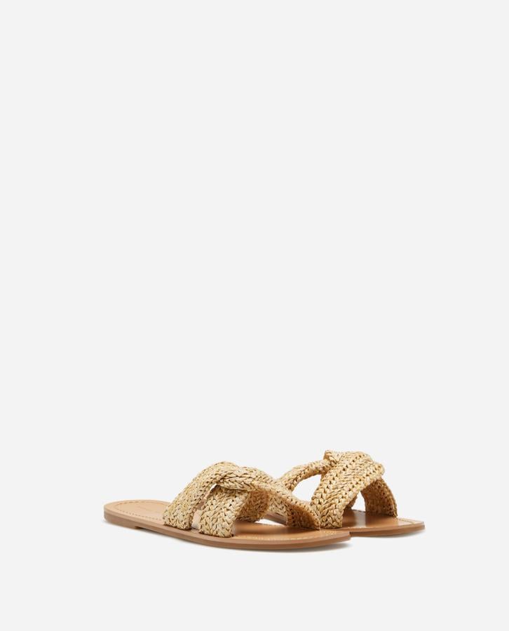 El tejido de rafia es otra de las grandes tendencias de este verano. En Lefties hay estas palas por 7,99 euros.