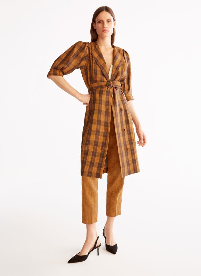 Vestido de lino  con estampado de cuadros y cinturón del mismo tejido, ahora cuesta 69,95 y estaba en 159.