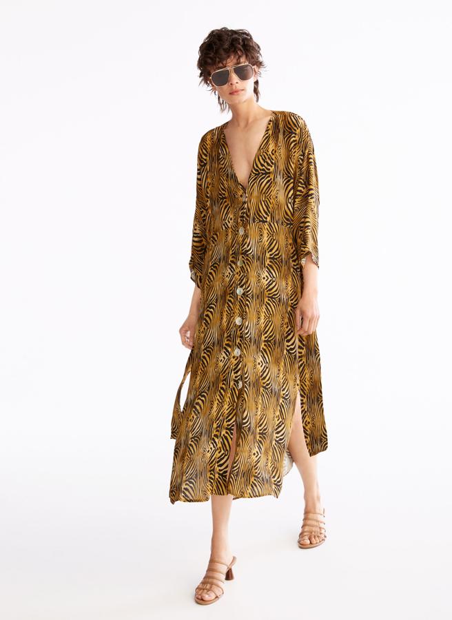 Un toque diferente al clásico animal print, en un vestido ligero y cómodo que antes costaba 129 euros y con las rebajas está en 69,95.
