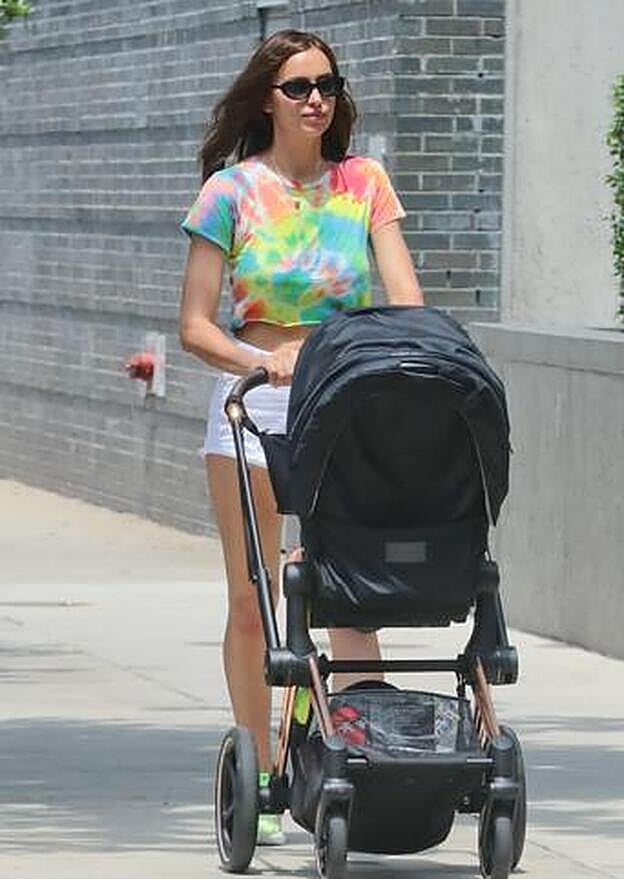 Irina con su hija por las calles de Nueva York.
