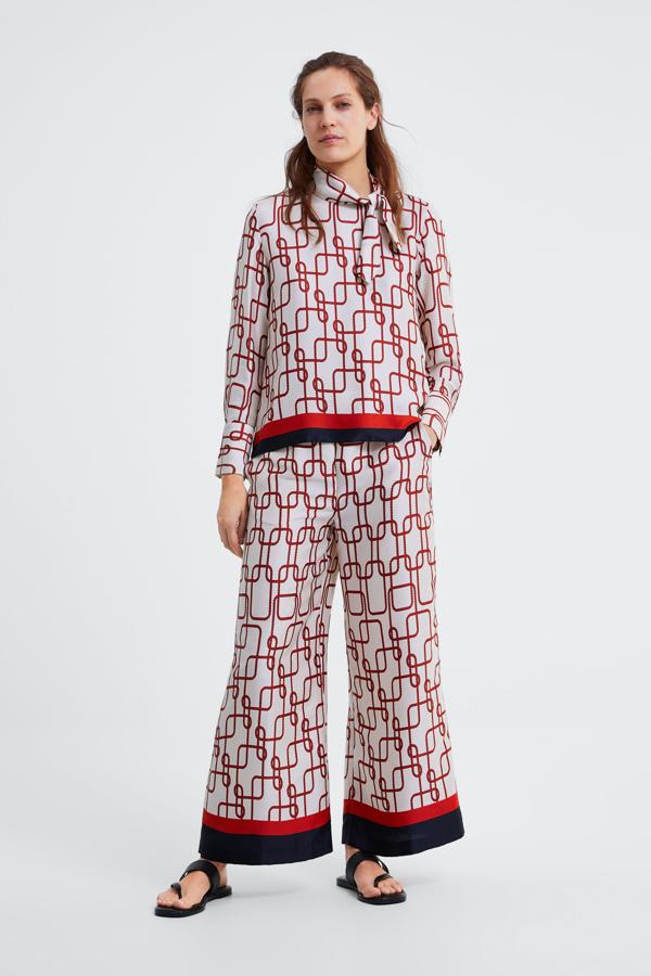 Con estampado pañuelo e inspiración setentera, estos pantalones palazzo pasan de 39.95 a 12.99 euros en las rebajas de Zara.