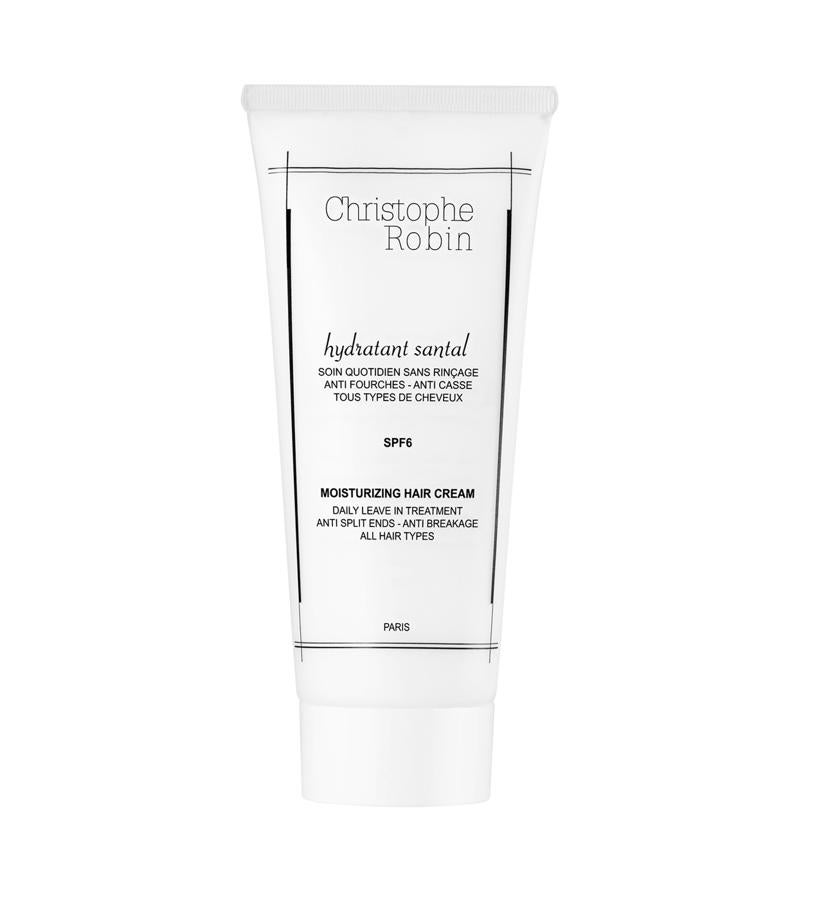 Tratamiento hidratante, anti-rotura. Previene la sequedad y las puntas abiertas. Una crema capilar adecuada para todo tipo de cabello (en especial el cabello seco, encrespado o con tendencia a la rotura). Es para usar de día porque incluye SPF 6. (32 €).